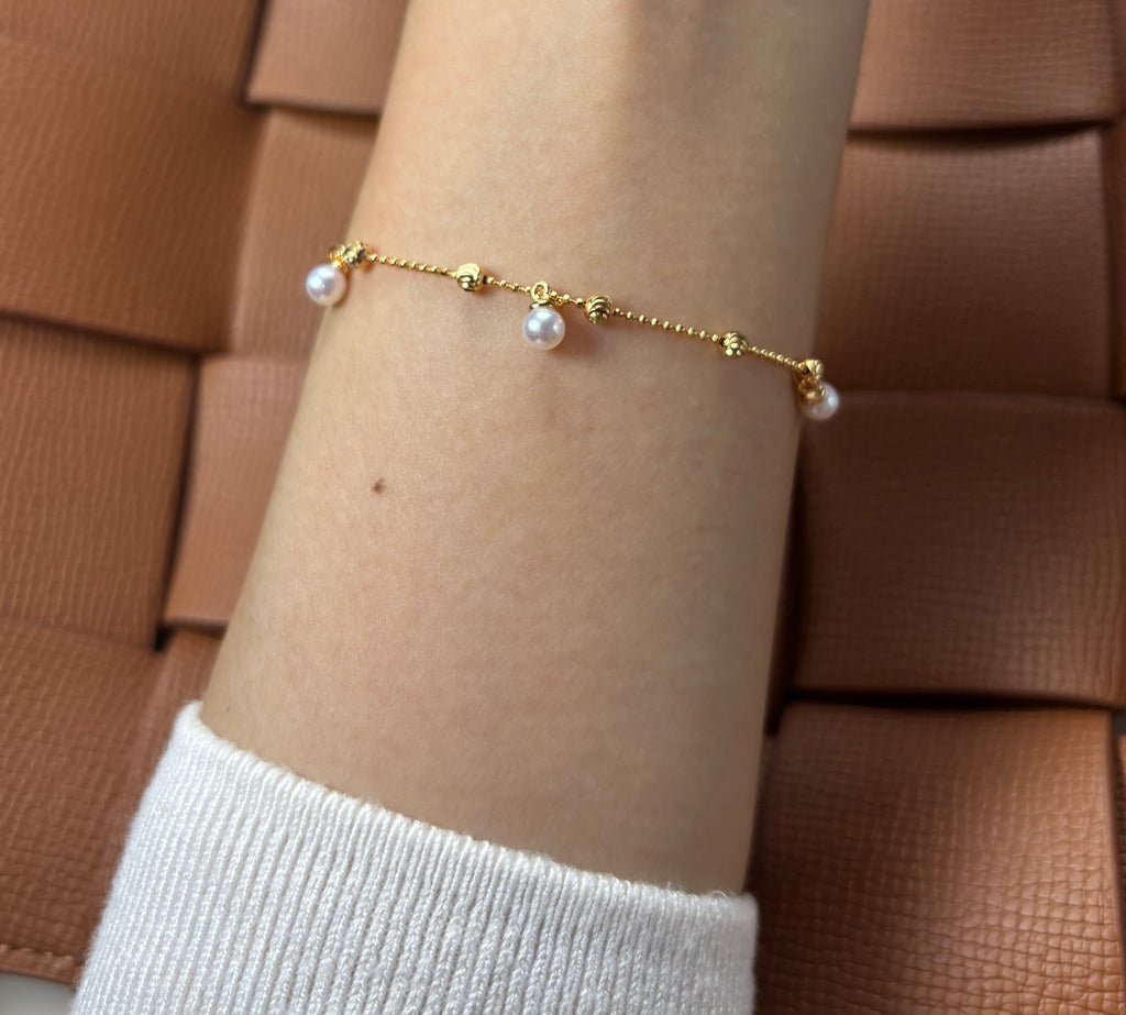 Christmas lightbulb Freshwater Pearl Bracelet