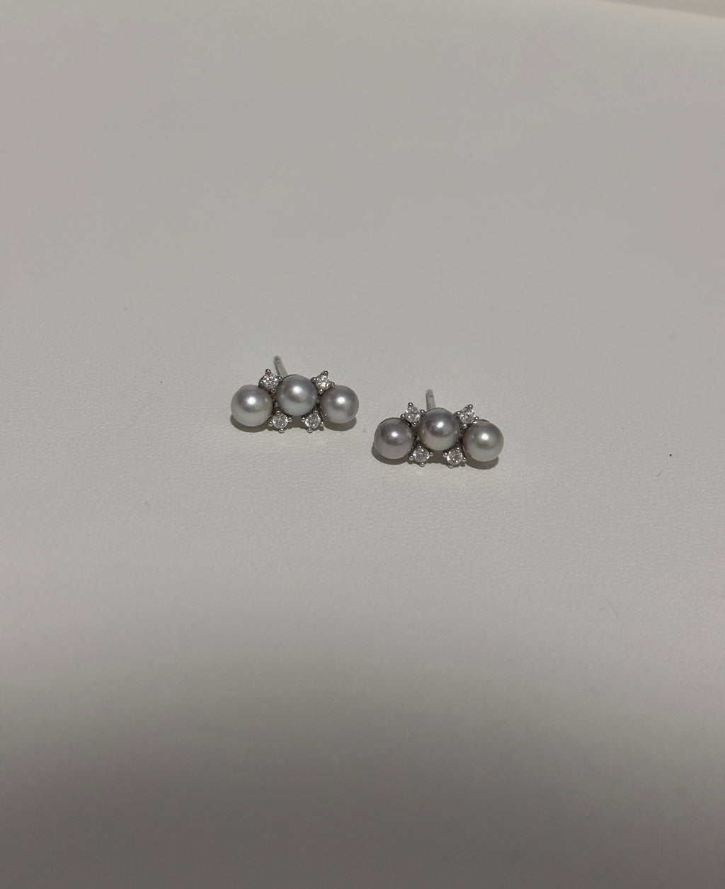 [Gloaria] Smiley Madama Akoya Earring