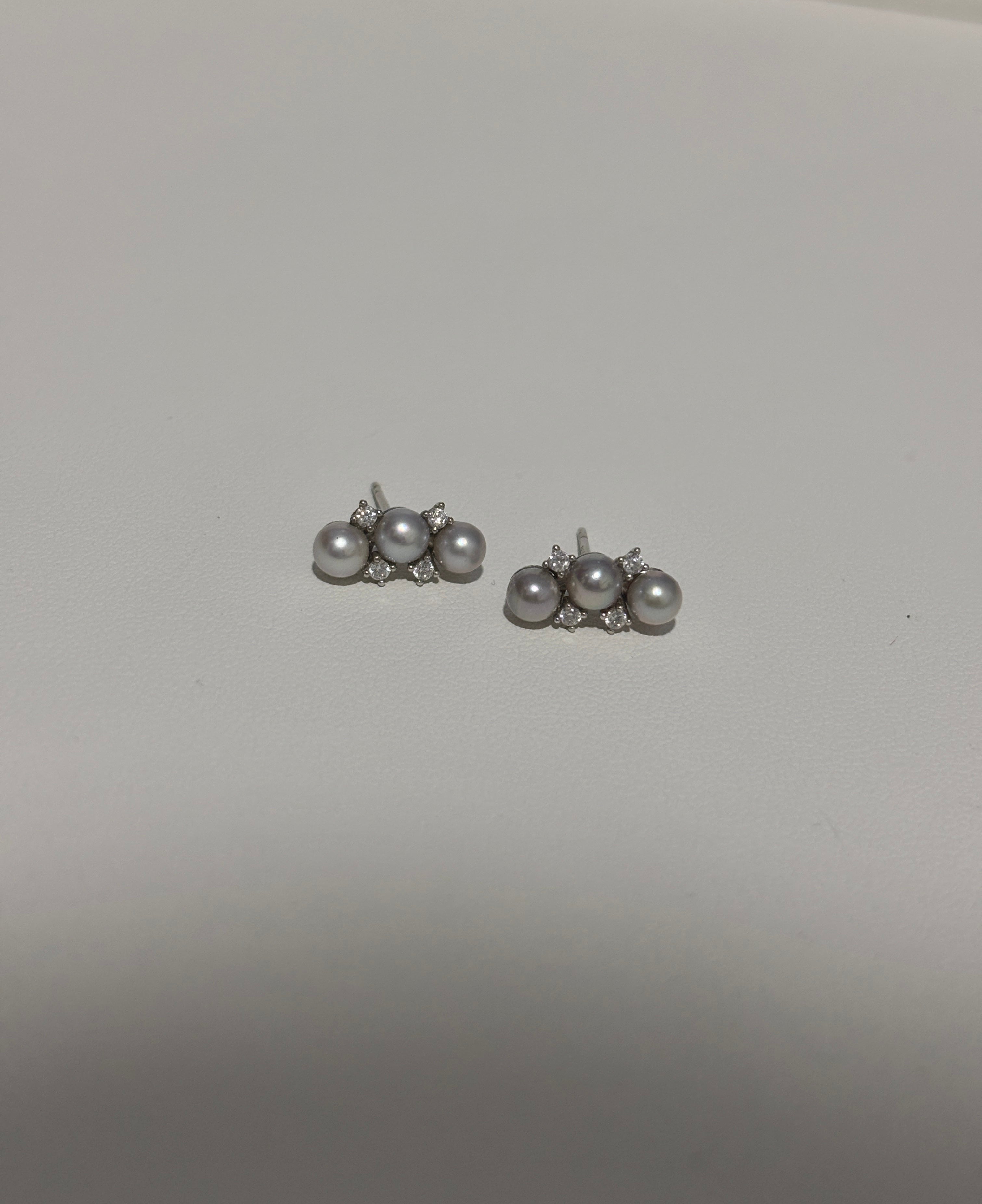 [Gloaria] Smiley Madama Akoya Earring