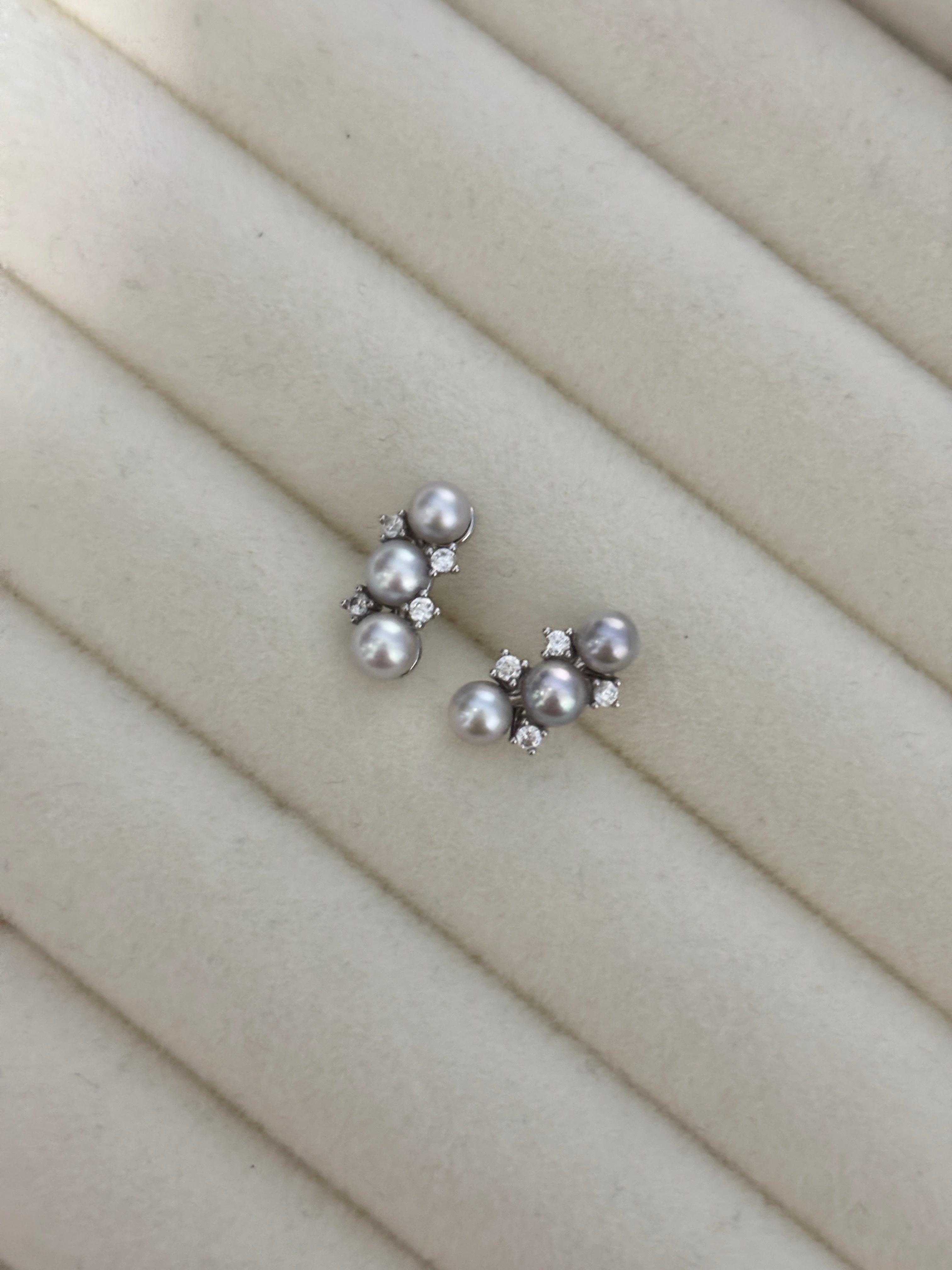 [Gloaria] Smiley Madama Akoya Earring