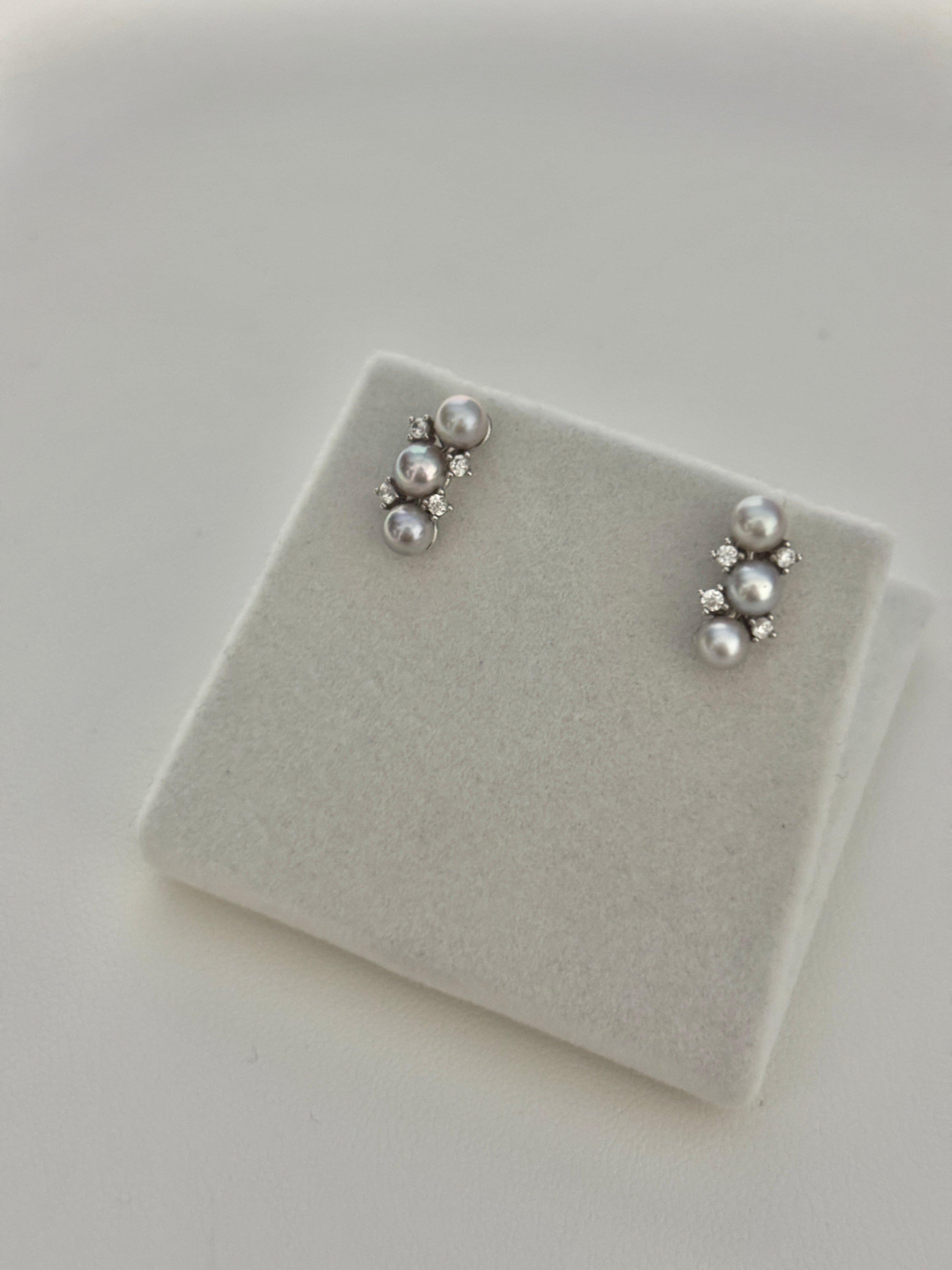 [Gloaria] Smiley Madama Akoya Earring