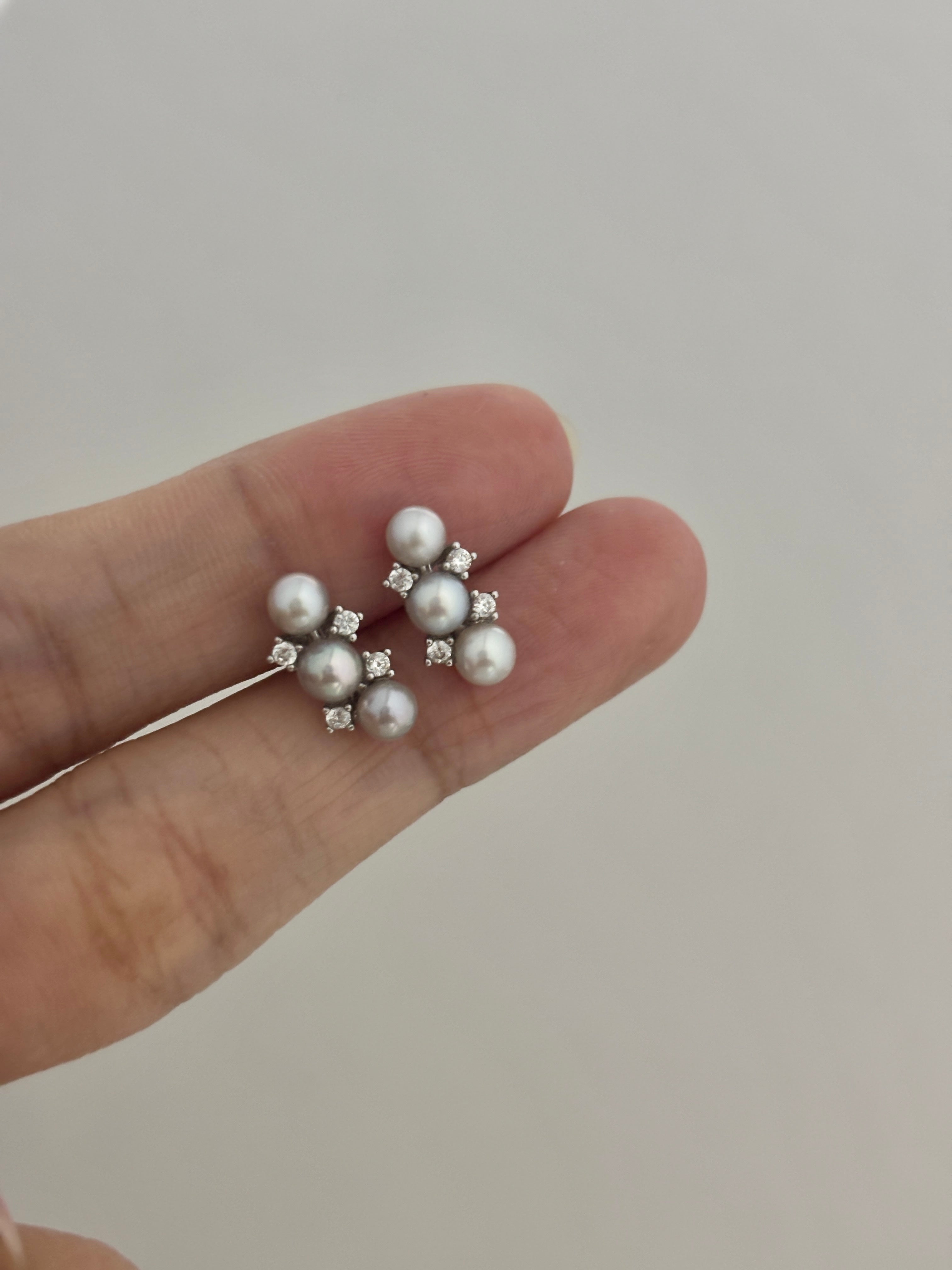 [Gloaria] Smiley Madama Akoya Earring
