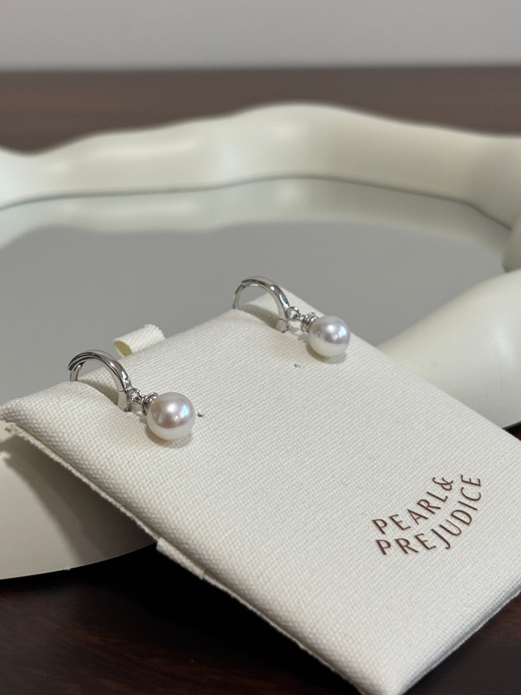 [Instagram] Minimalist Huggies Earring