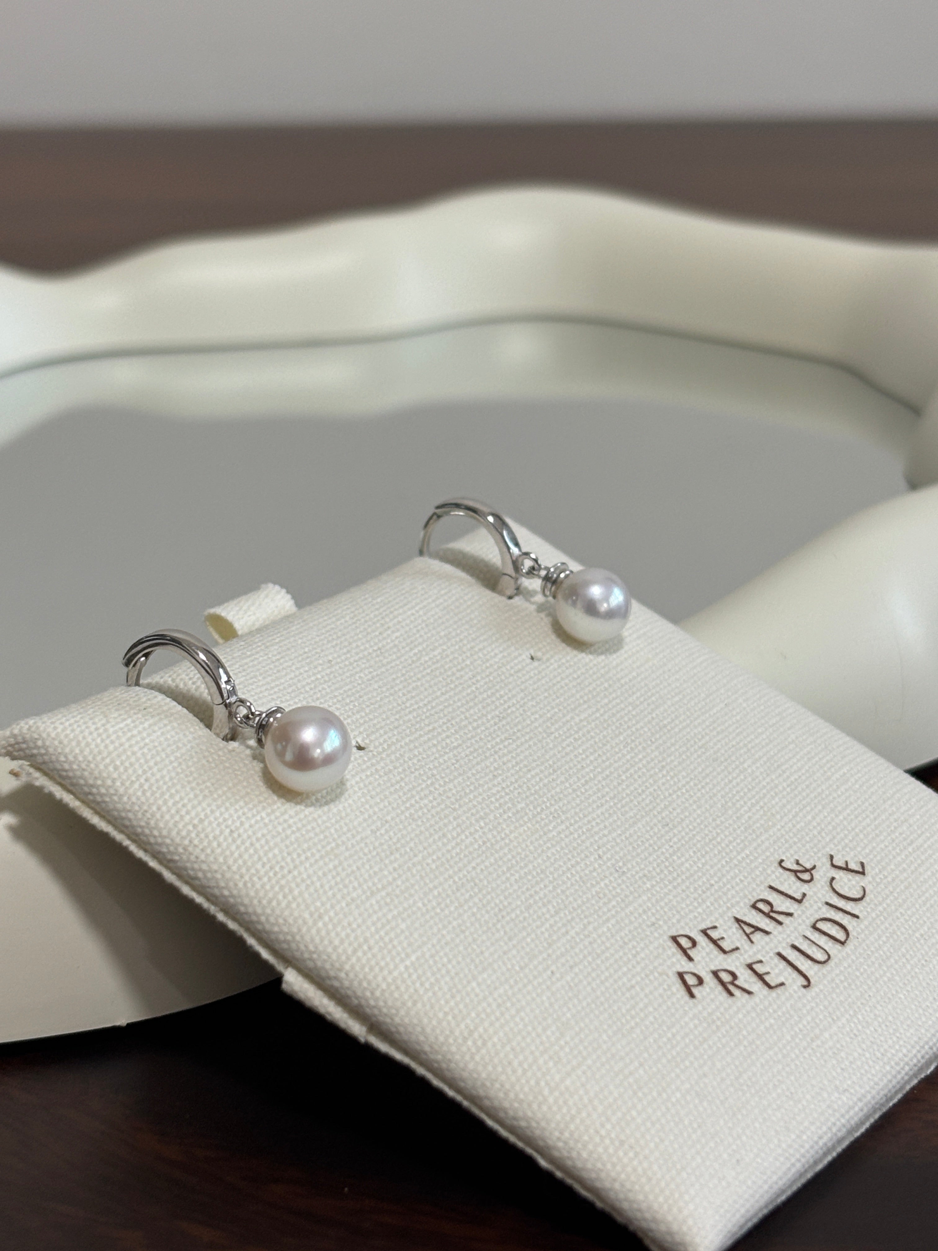 [Instagram] Minimalist Huggies Earring
