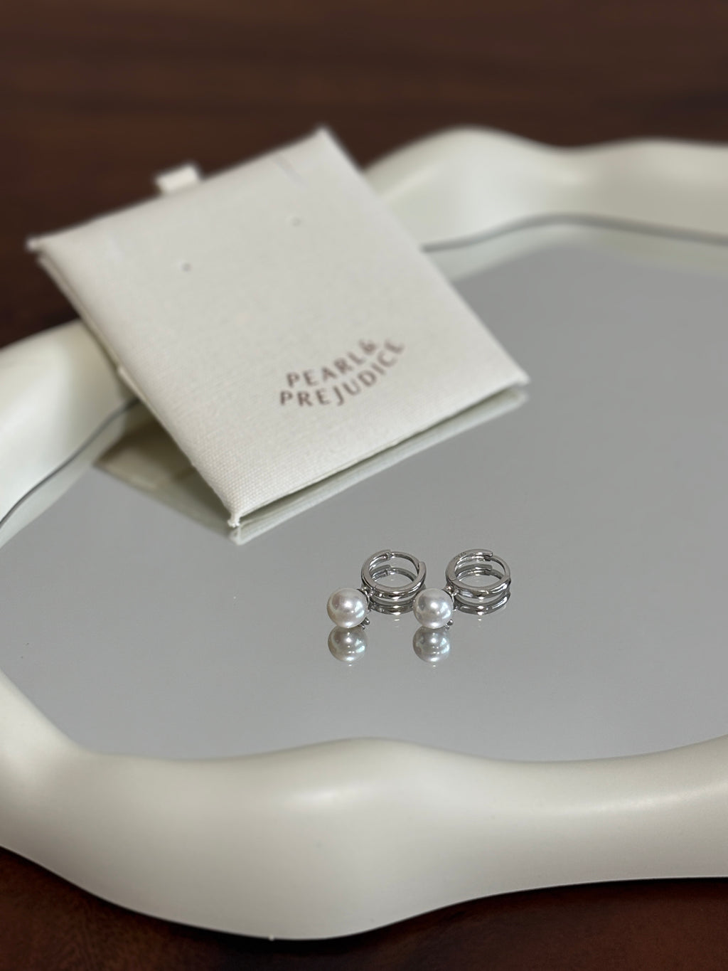 [Instagram] Minimalist Huggies Earring