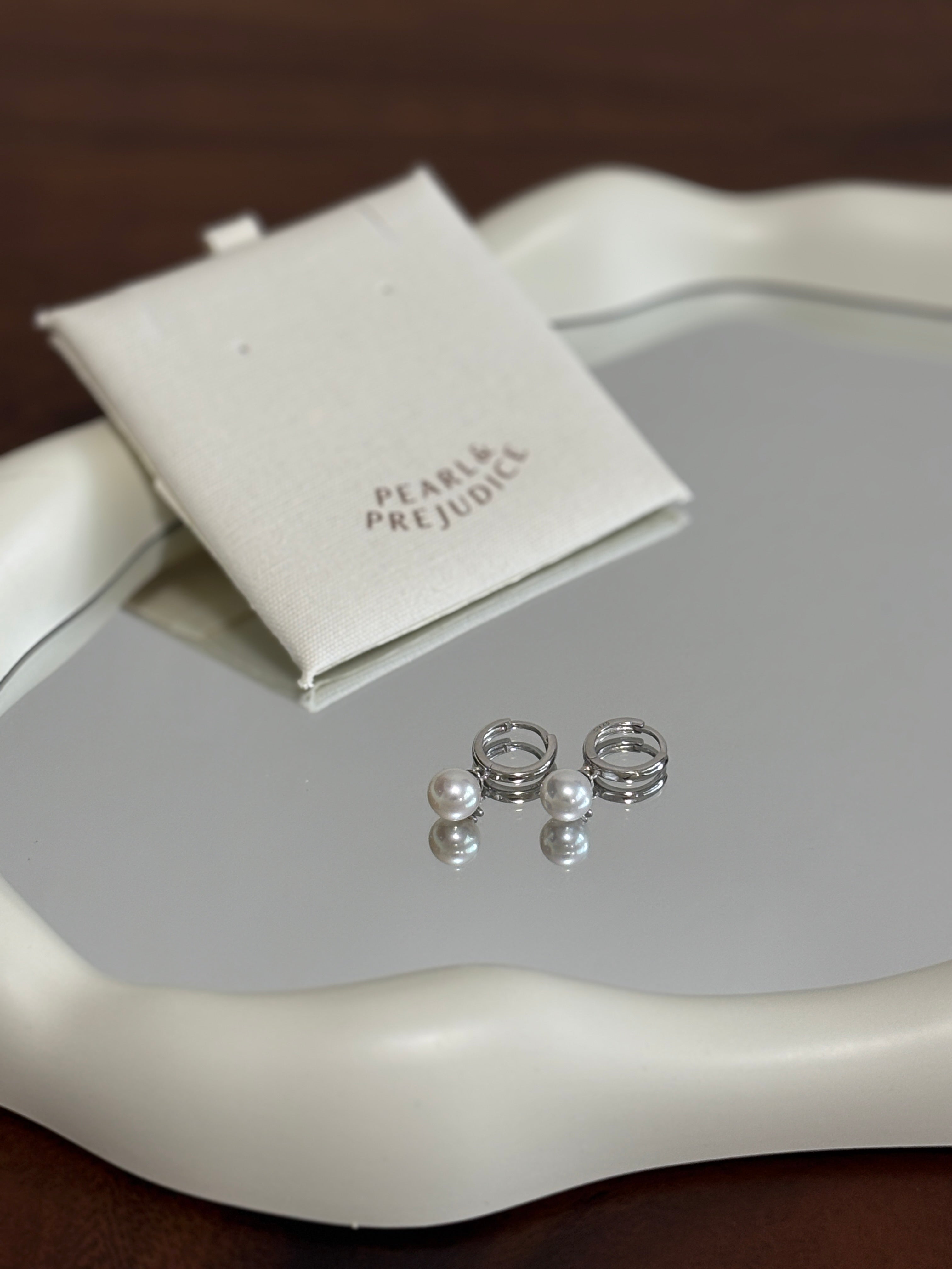[Instagram] Minimalist Huggies Earring