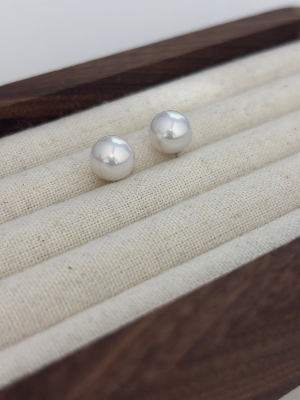 [Ella] 9.5mm Pearl Stud