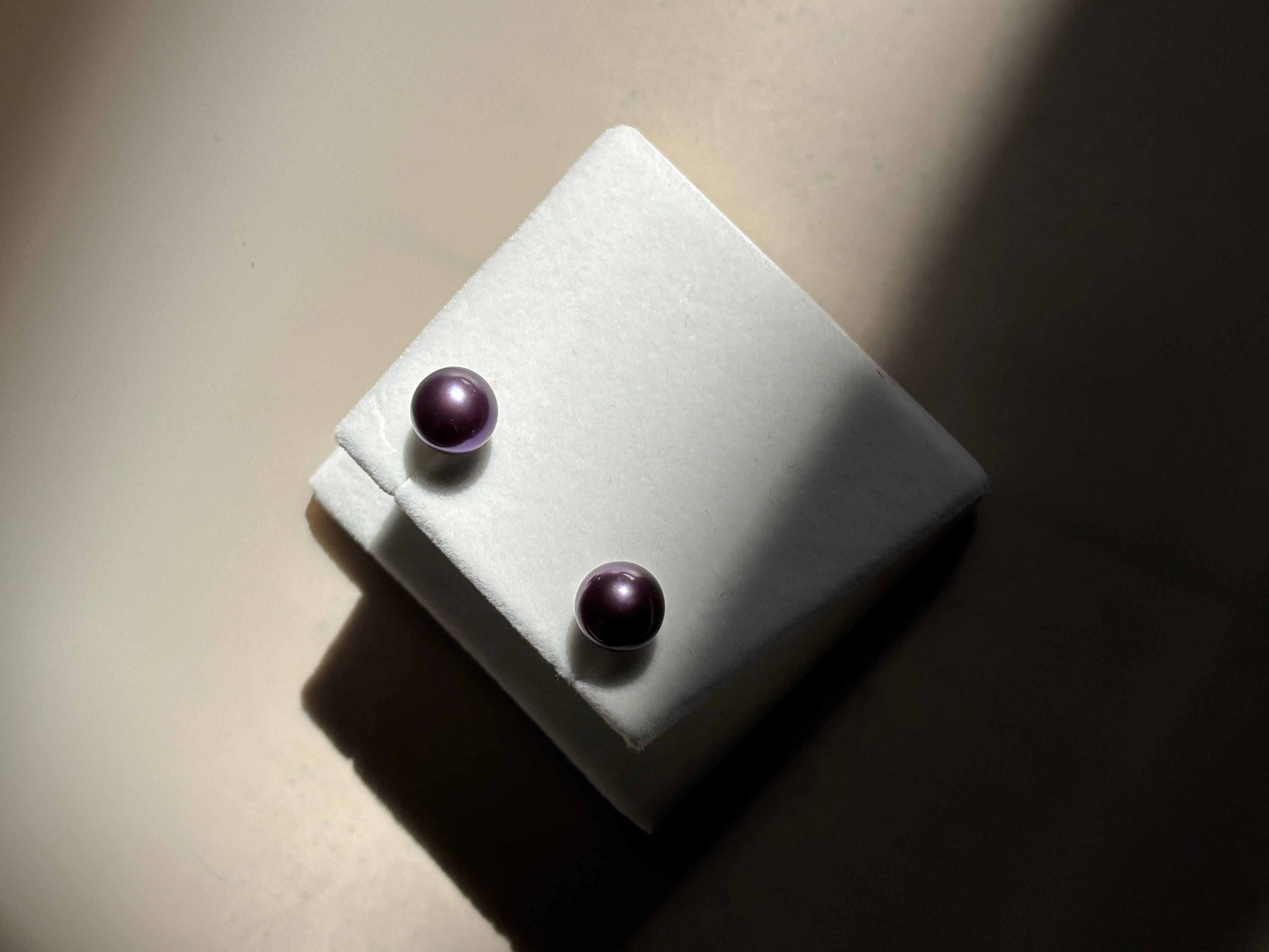 [Victoria] 8.5-9mm Plum Edison Pearl Earring