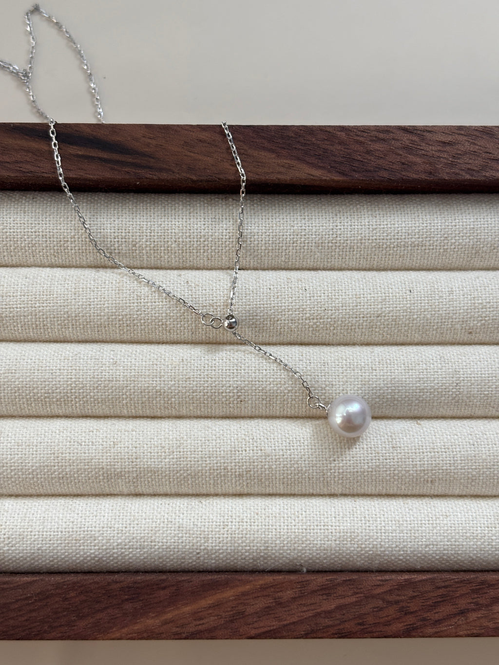 [Elia] 8mm Edison Pearl Minimalist Dangle Necklace