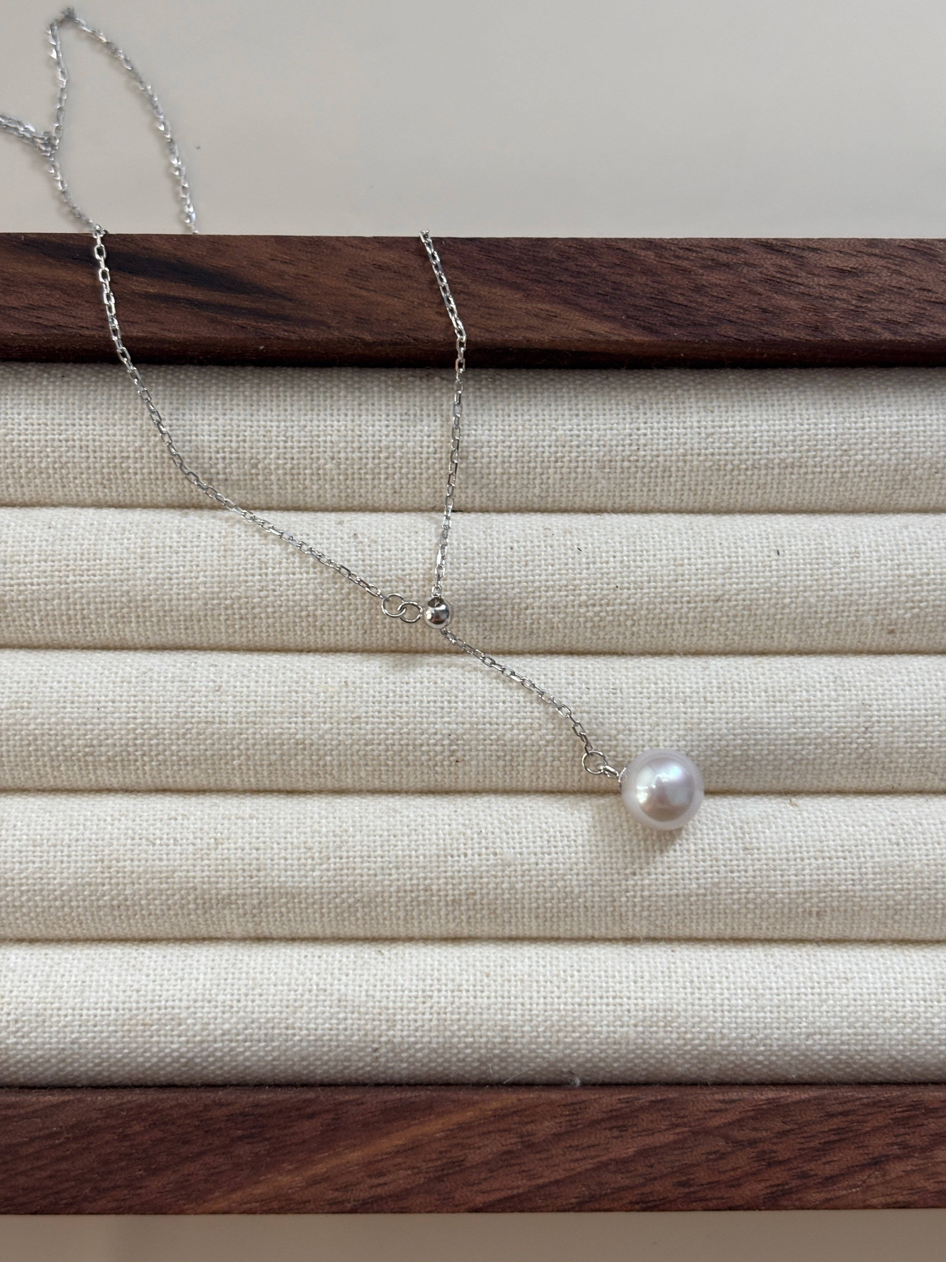 [Elia] 8mm Edison Pearl Minimalist Dangle Necklace